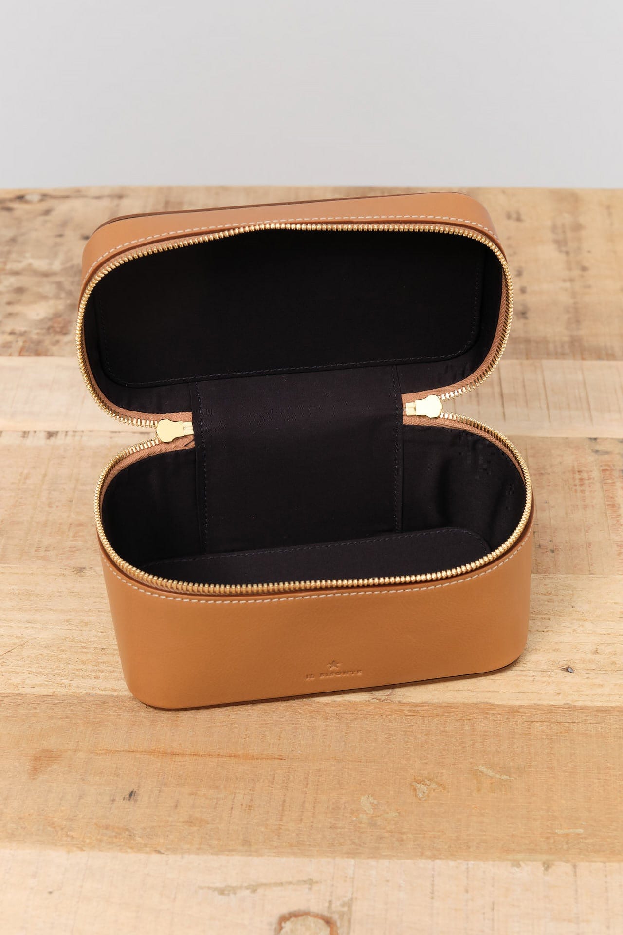 Il Bisonte Accessories Bags Small Musa Beauty Case Gianduia / 7" L X 4.24" W X 4" D