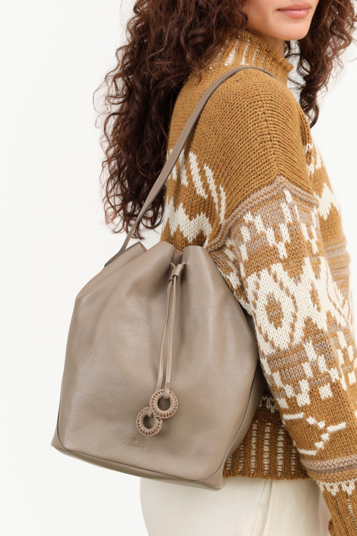 Il Bisonte Accessories Bags Tessa Bucket Bag Tortora / 9.75" L X 11.75" H X 6" D