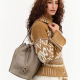 Il Bisonte Accessories Bags Tessa Bucket Bag Tortora / 9.75" L X 11.75" H X 6" D