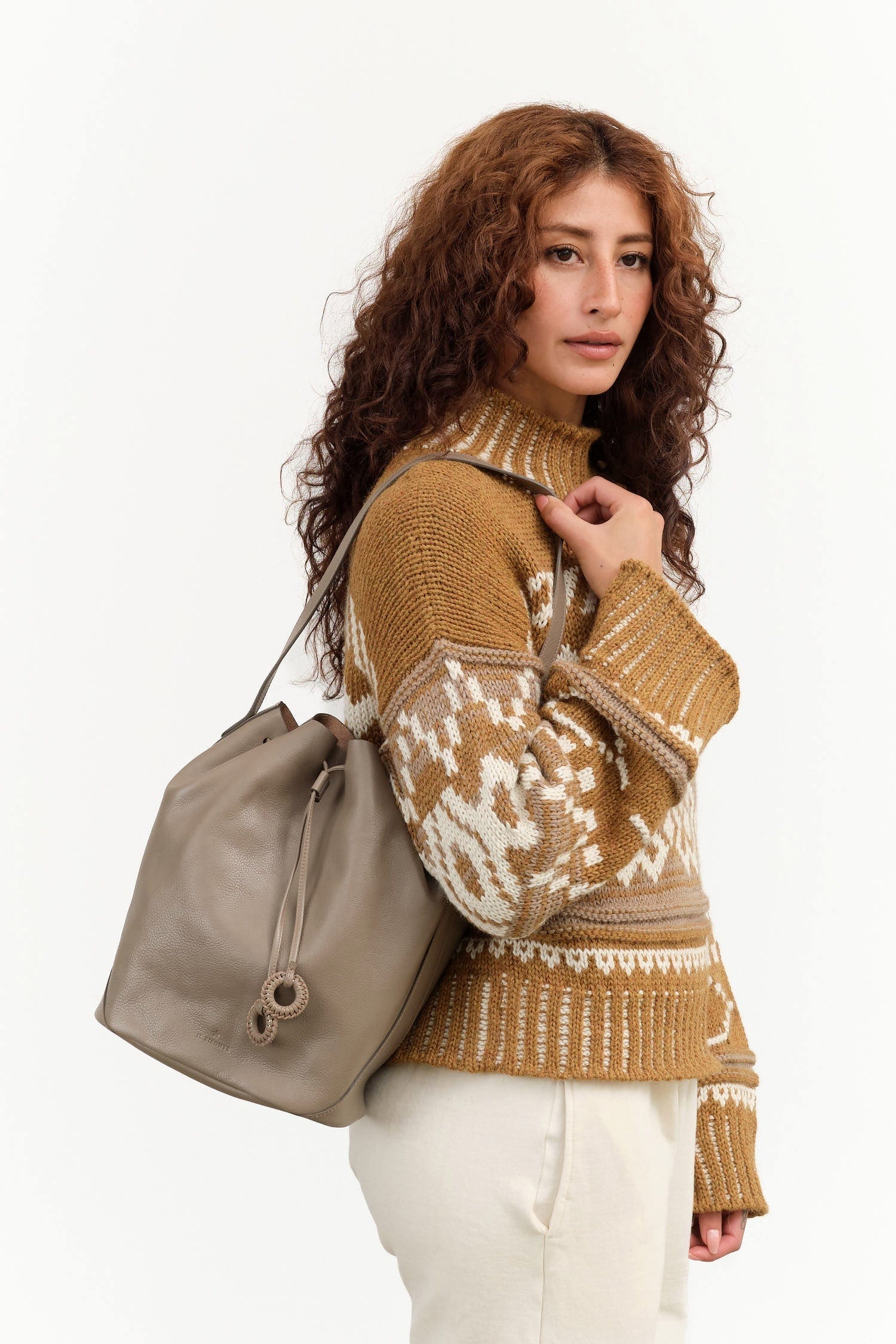 Il Bisonte Accessories Bags Tessa Bucket Bag Tortora / 9.75" L X 11.75" H X 6" D