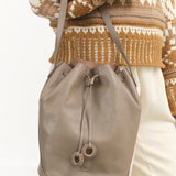 Il Bisonte Accessories Bags Tessa Bucket Bag Tortora / 9.75" L X 11.75" H X 6" D