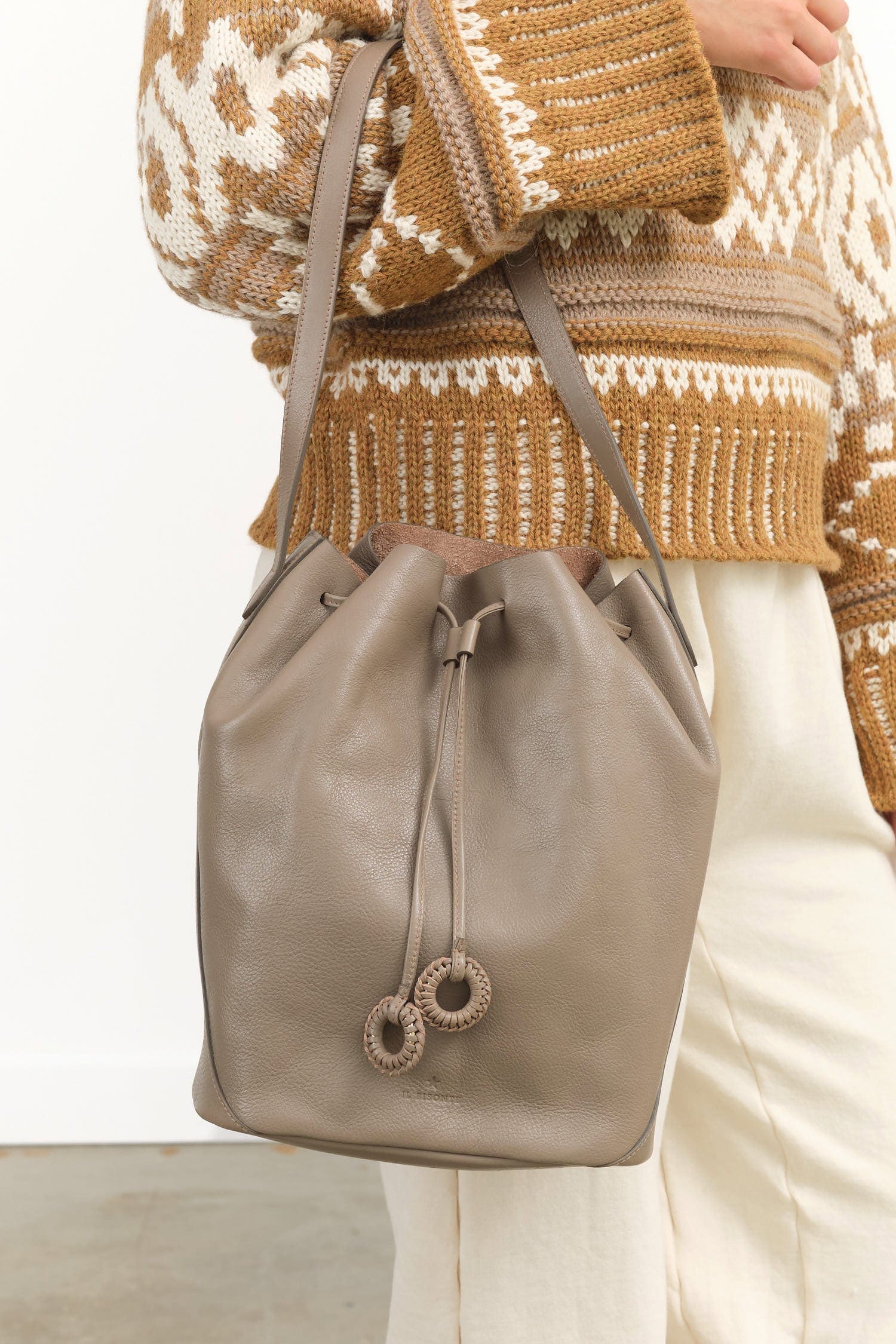 Il Bisonte Accessories Bags Tessa Bucket Bag Tortora / 9.75" L X 11.75" H X 6" D