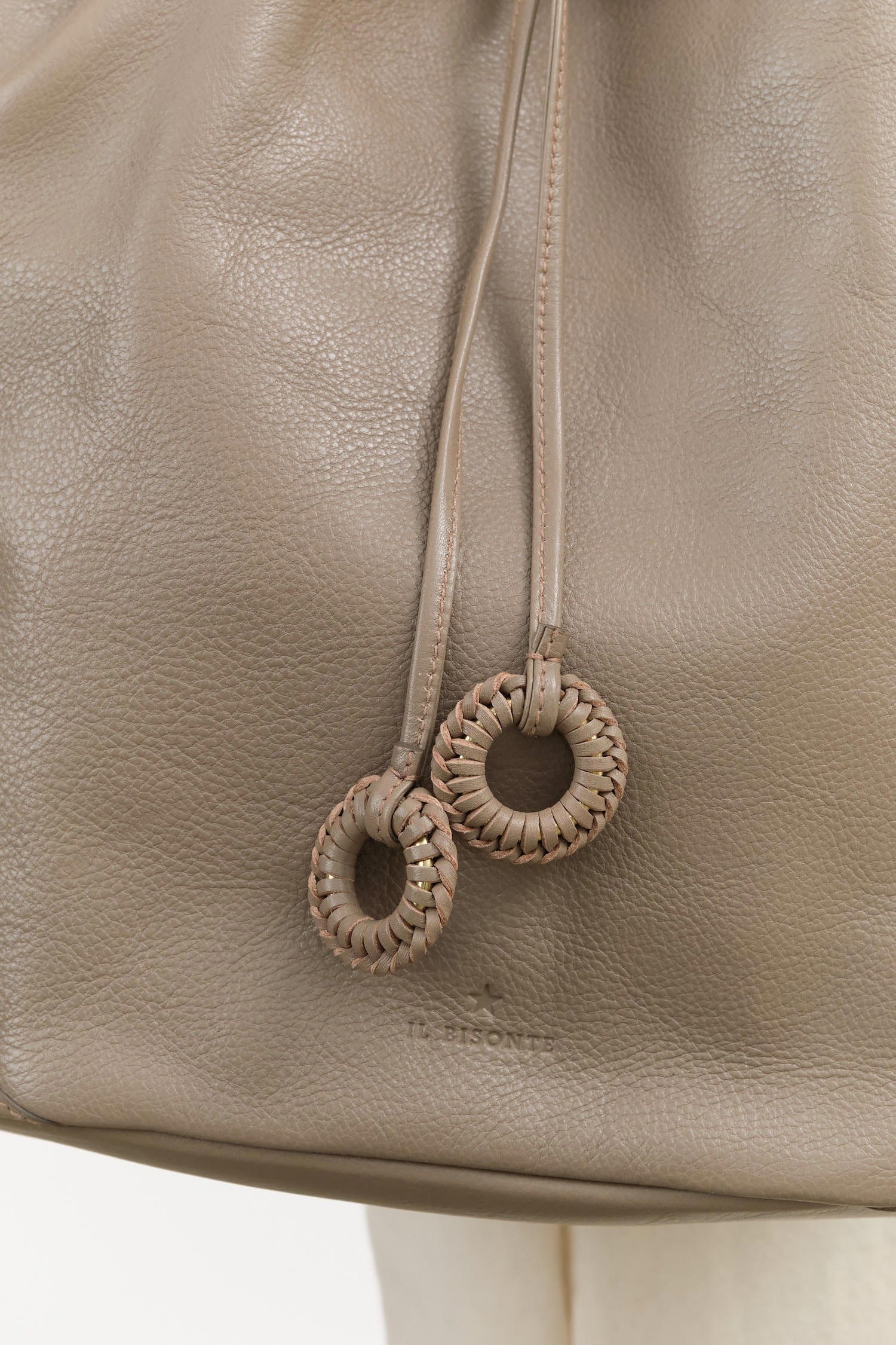 Il Bisonte Accessories Bags Tessa Bucket Bag Tortora / 9.75" L X 11.75" H X 6" D