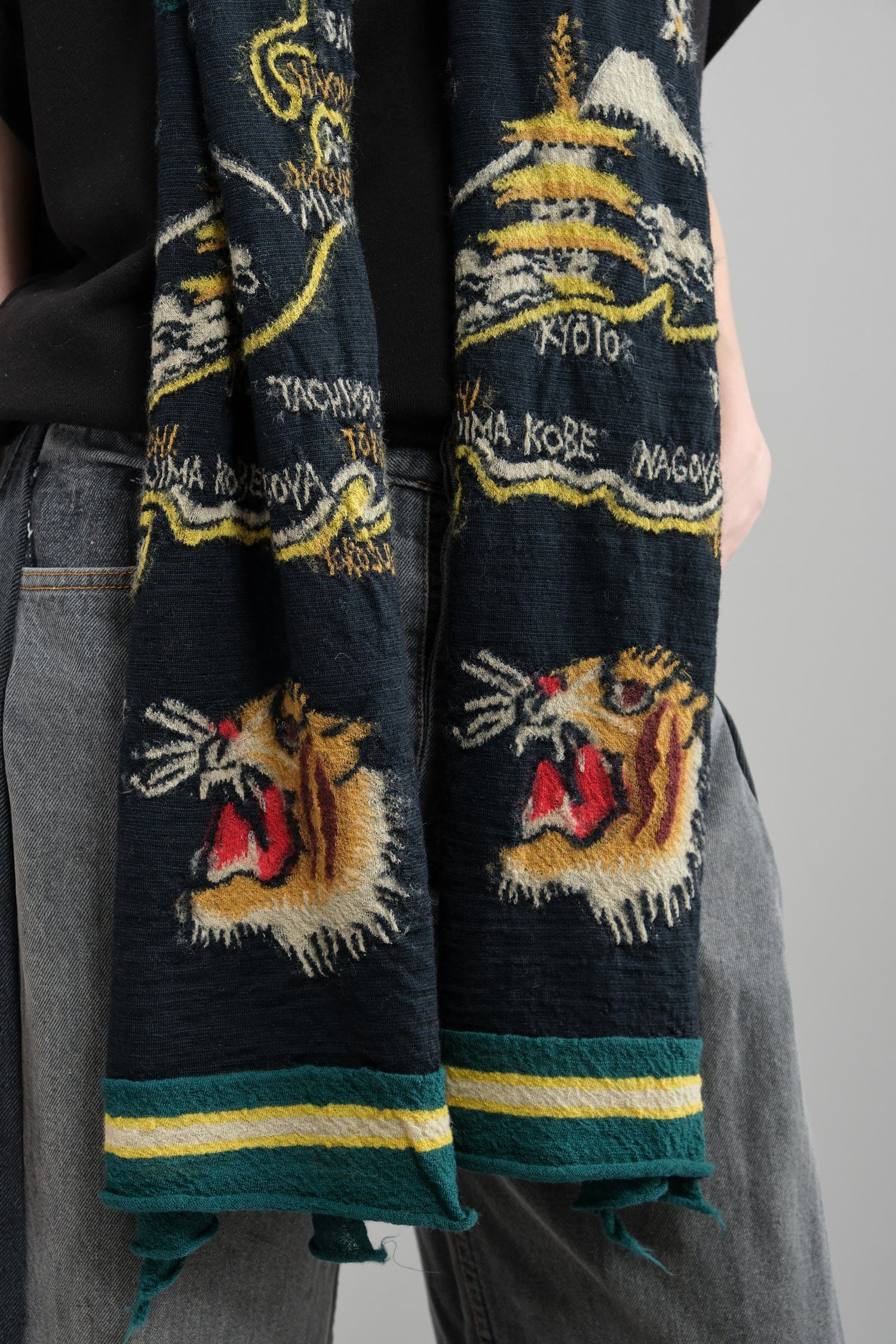 Tigers on Fulling Wool HAPPY Scarf SOUVENIR