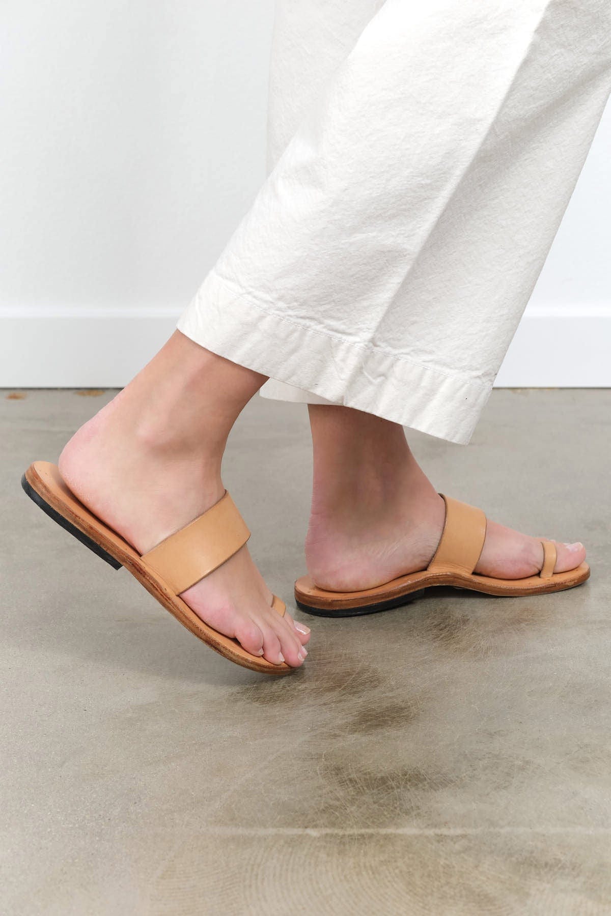 KikaNY Accessories Womens Shoes Toe Loop Sandal in Natural