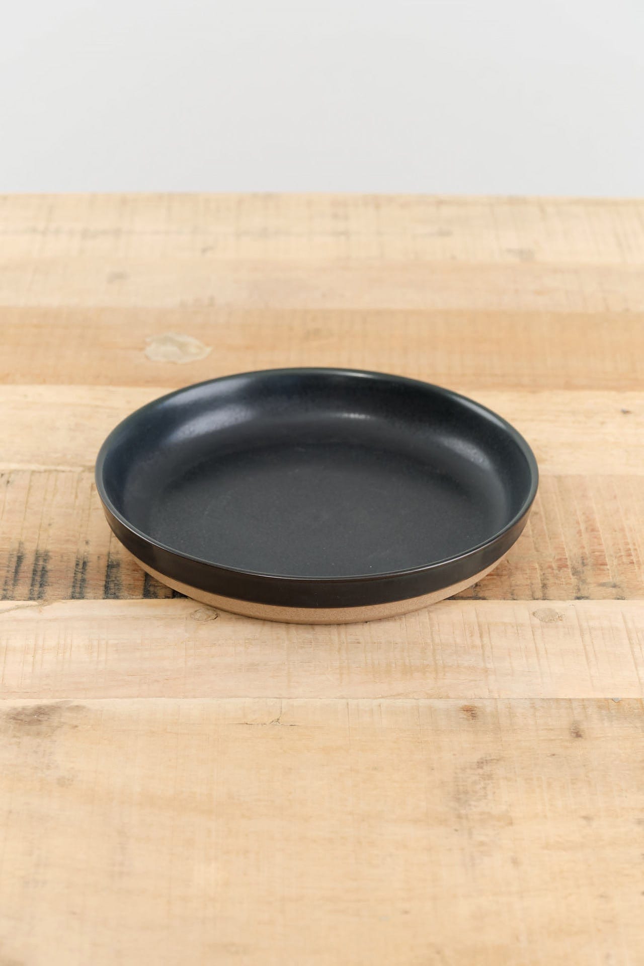 Kinto Home Kitchen Serving 8" Ceramic Lab Deep Plate Black / 8" Dia X 1.5" H