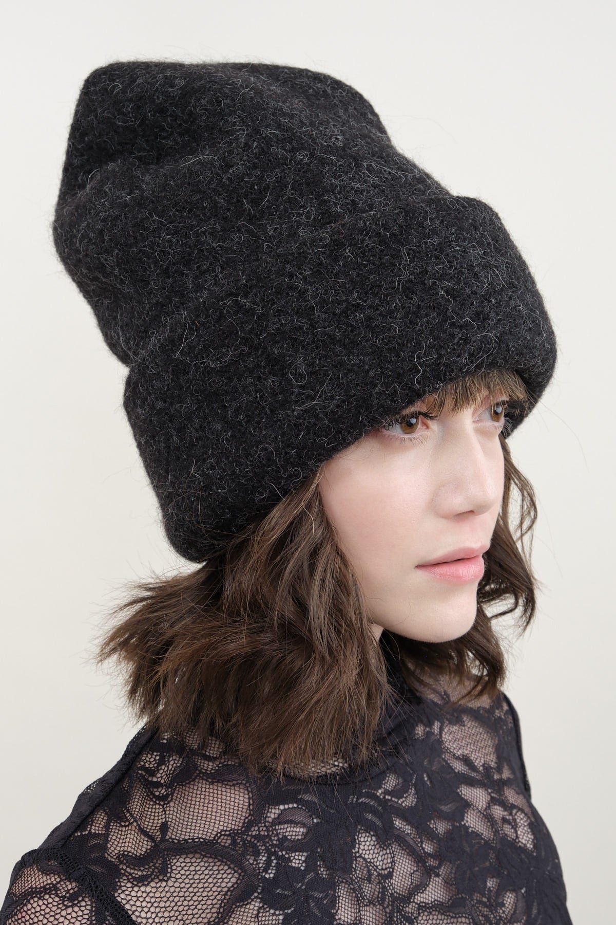 lauren manoogian carpenter hat in black melange