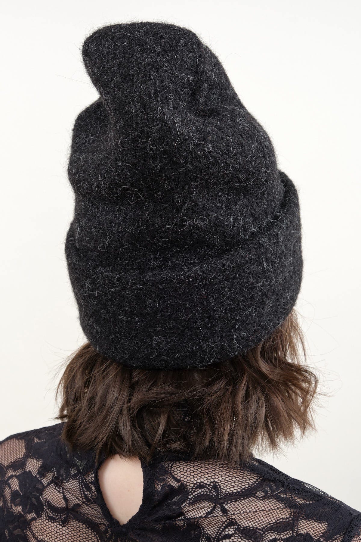 lauren manoogian carpenter hat in black