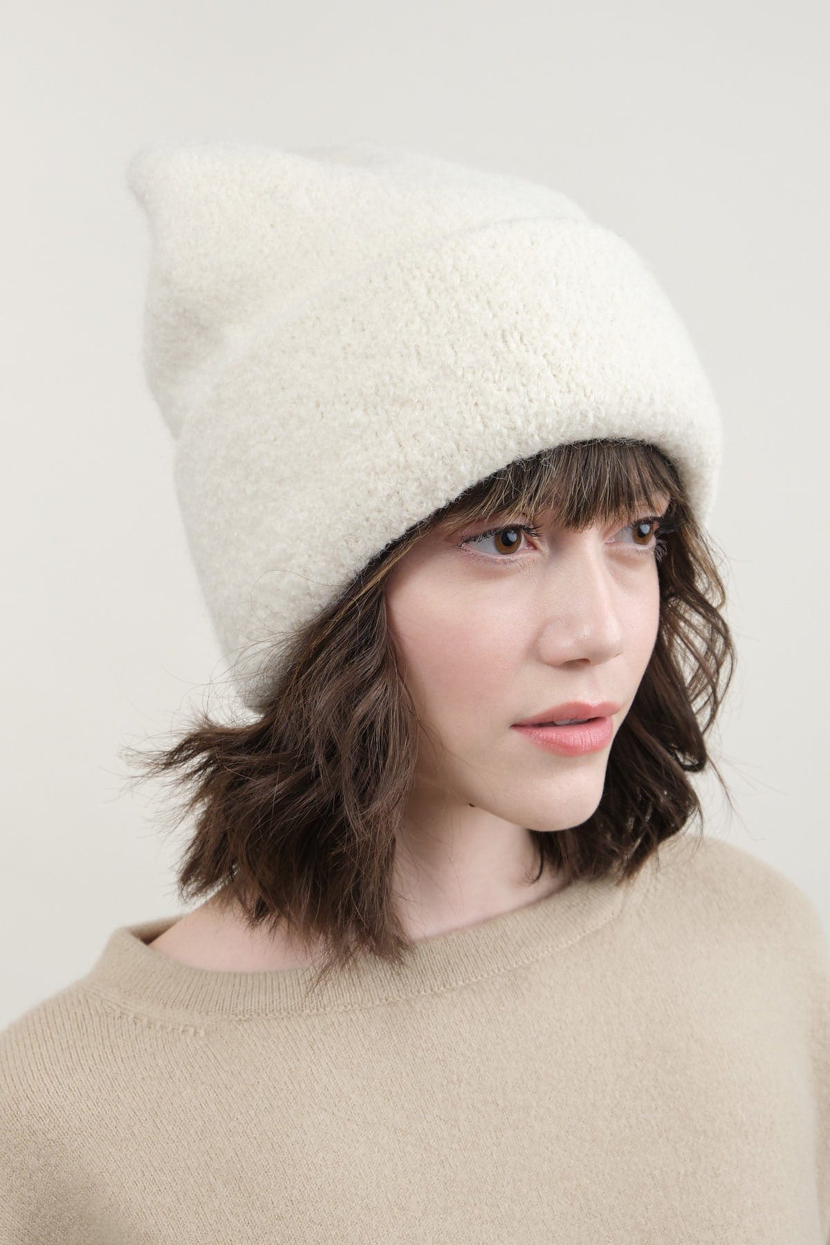 lauren manoogian carpenter hat in raw white