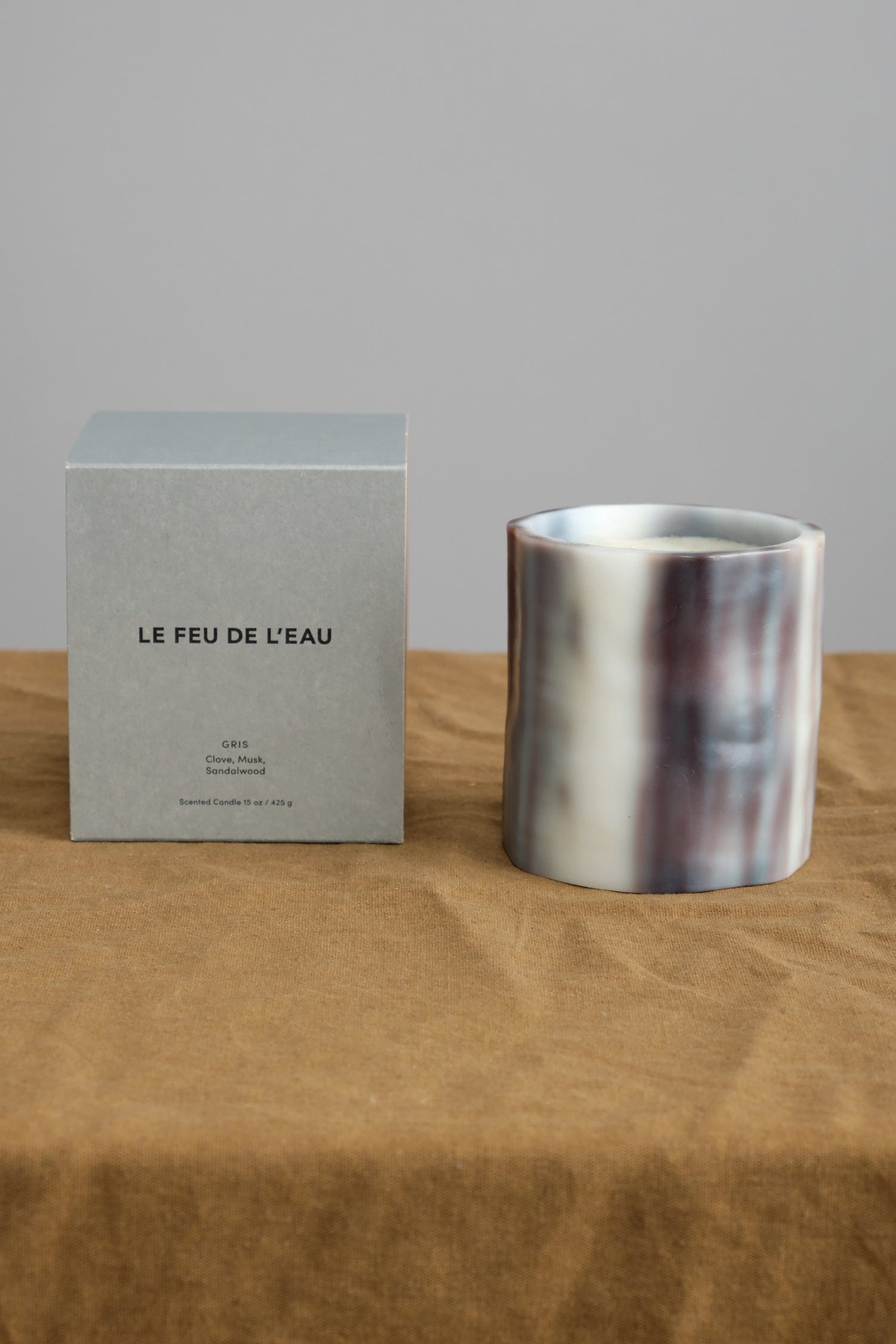 Le Feu De L'Eau Home Candles Gris Candle Gris / 16 oz