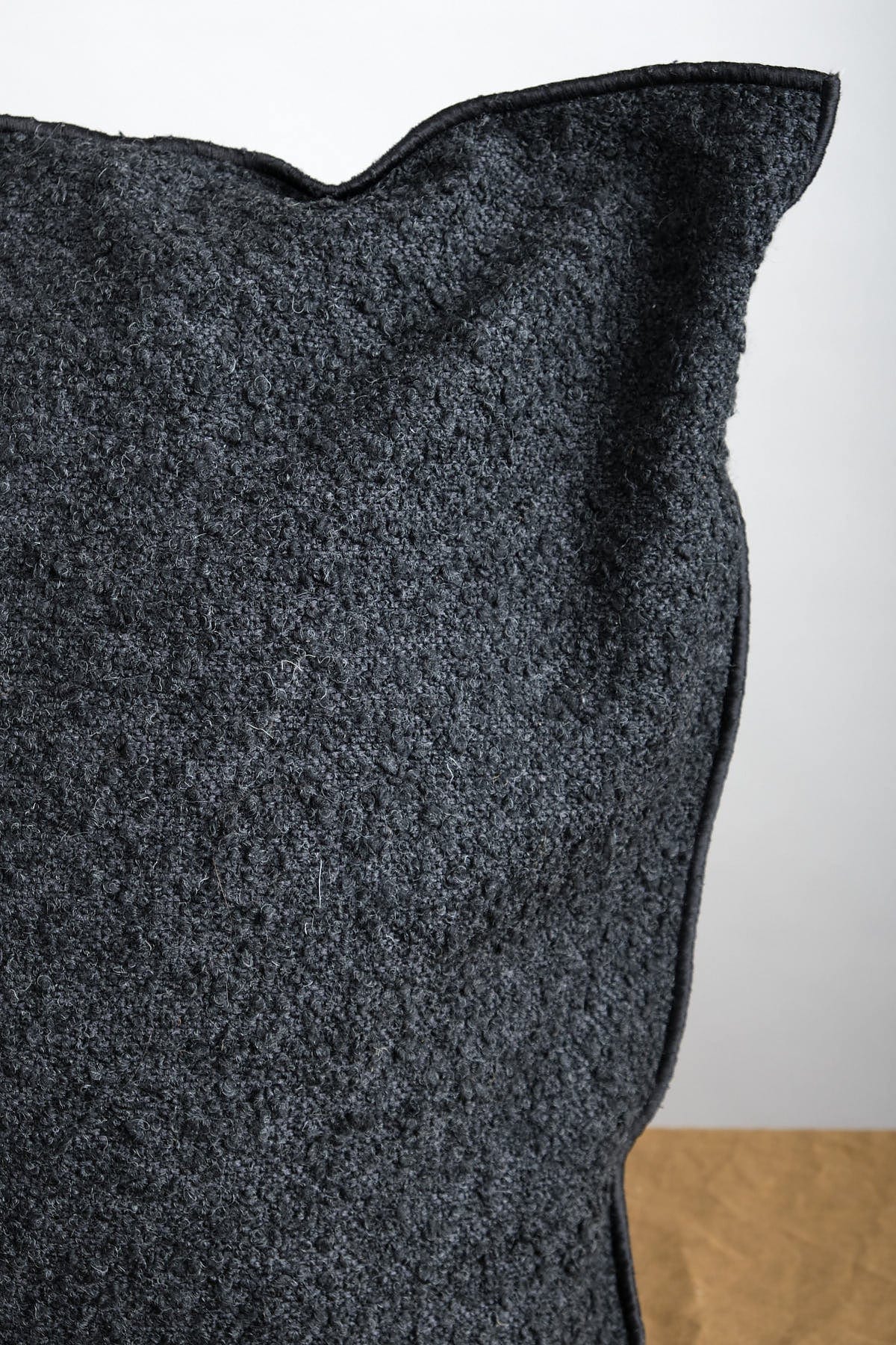 Maison De Vacances Home Pillows 26" x 26" Canvas Wooly in Charbon Charbon / 26" X 26"