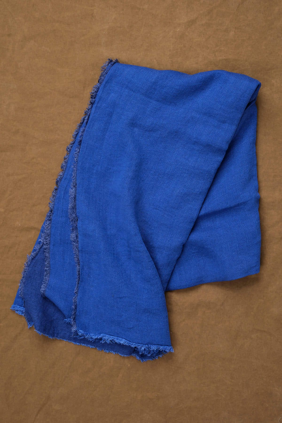 Maison De Vacances Home Throws Crumpled Washed Linen Vice Versa Fringed Throw in Cobalt Cobalt/Indigo / 55" x 98.5"