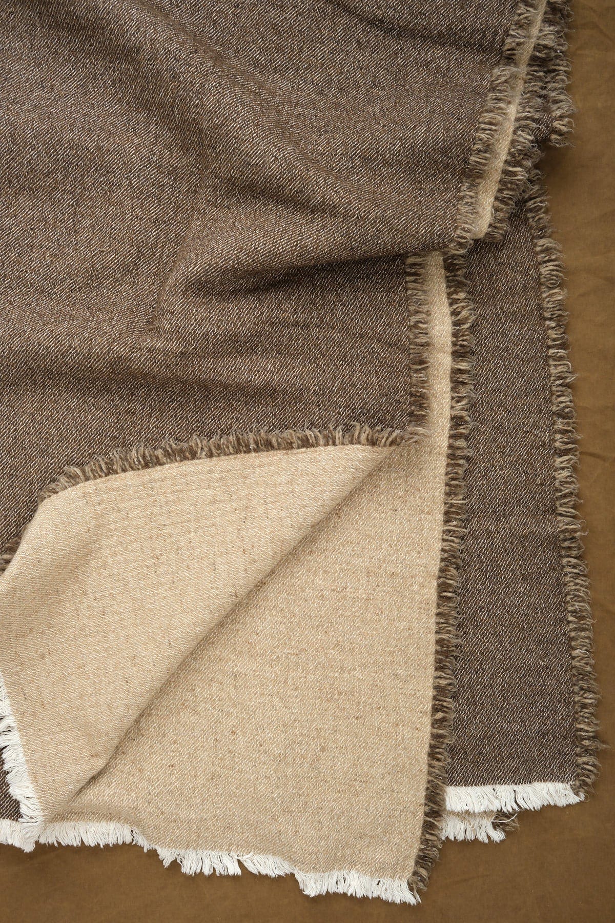 Maison De Vacances Home Throws Vice Versa Fringed Throw in Bronze Bronze/Naturel / 59" X 98"