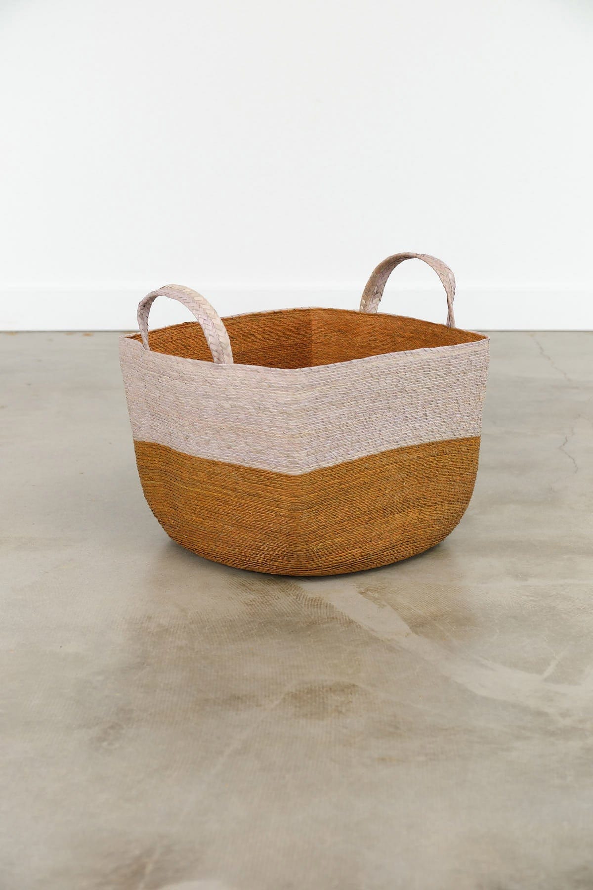 Makaua Home Baskets Revistero Basket Trigo / 15" L X 15" W X 10" H