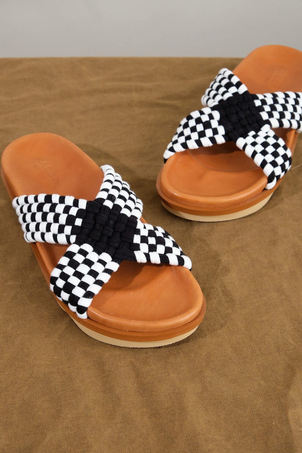 Toe on Cruzado Wave Sole Sandal