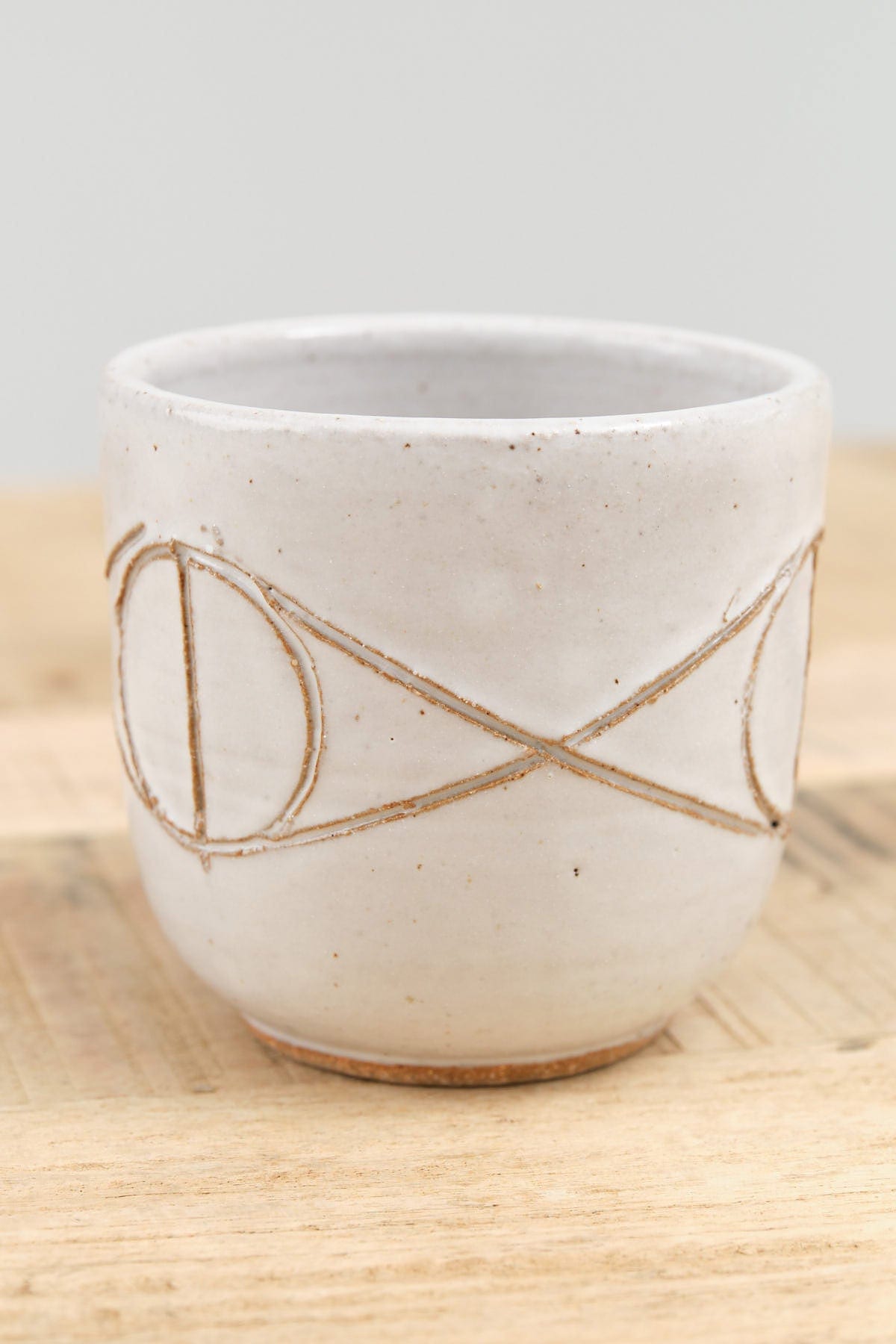 Matthew Ward Studio Home Kitchen Dishware Felix Cup in White All White