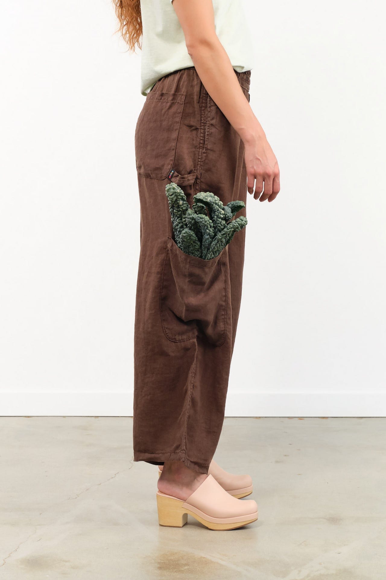 MEALS Apparel Womens Pants Linen Chef Pant in Chocolate