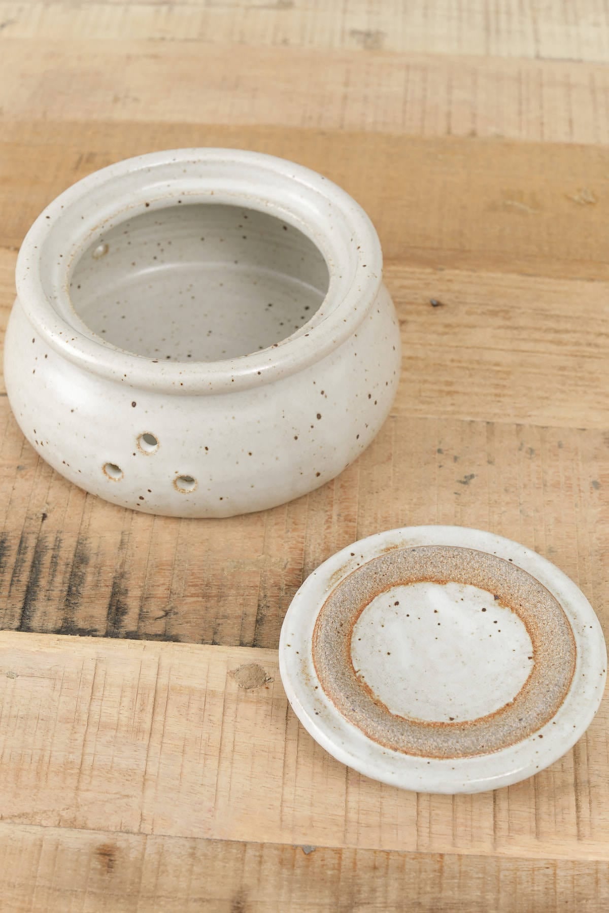 MH Ceramics Home Kitchen Containers Garlic Keeper Milky / 6" D X 3" H
