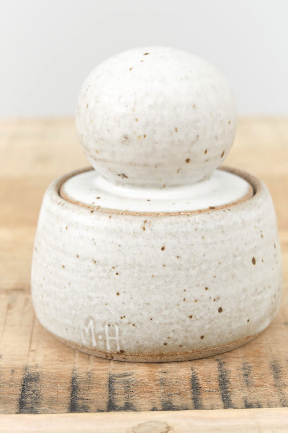 MH Ceramics Home Kitchen Containers Mini Stash Jar in Alabaster Alabaster / 3.5" D X 4.5" H
