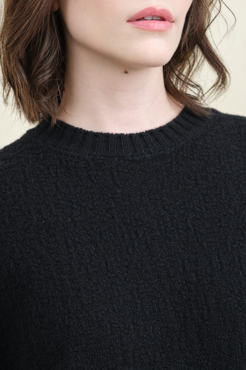 Neckline on Cashmere Lamb Crew Neck Pullover