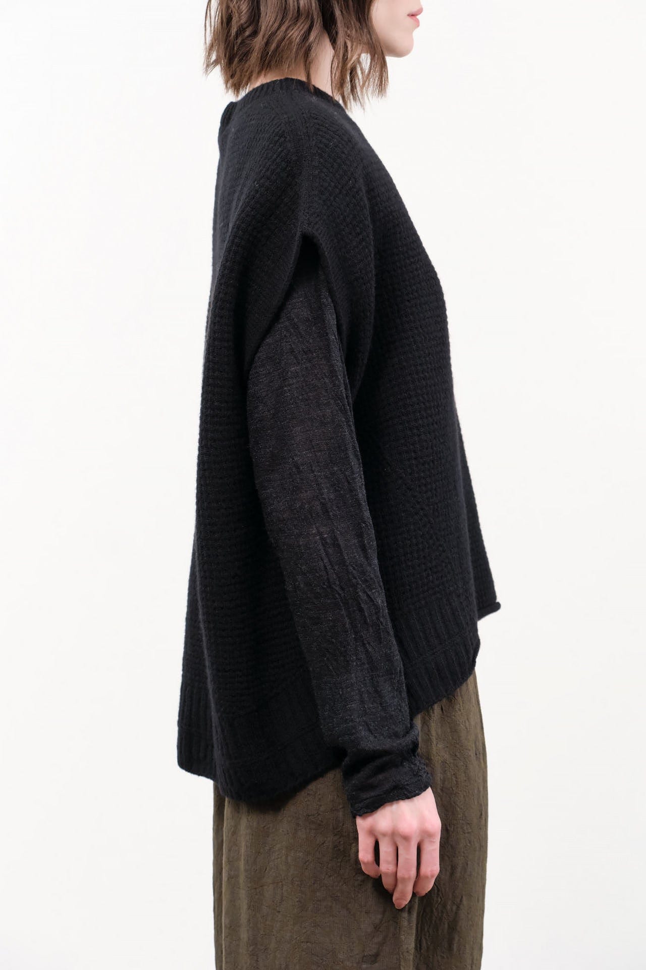 Pas de Calais Apparel Womens Sweaters Cashmere Lambs Wool Boat Neckline Vest in Black