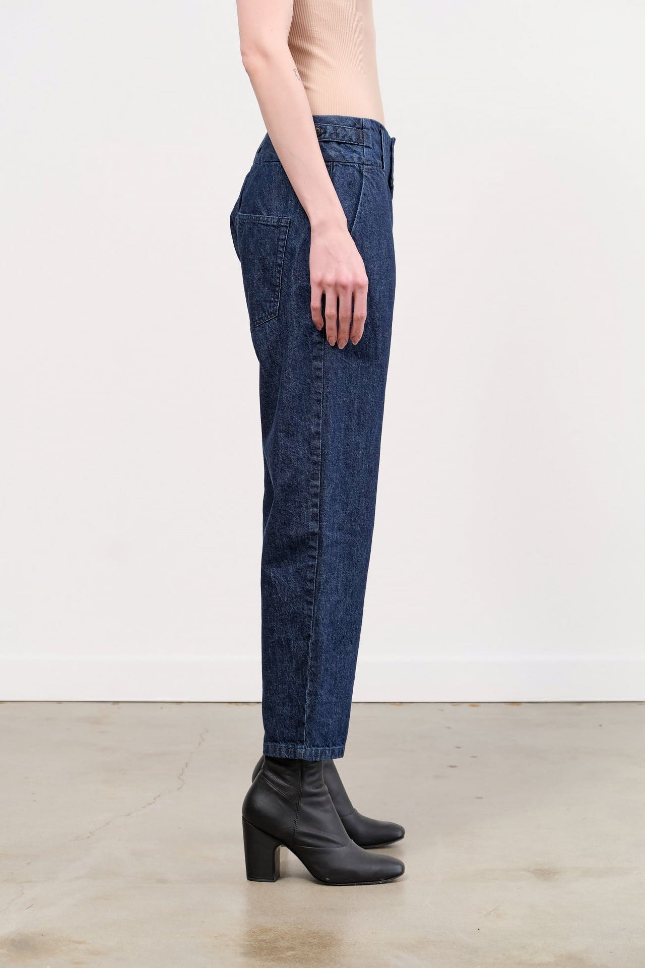 Pas de Calais Apparel Womens Denim Natural Denim Tapered Pants