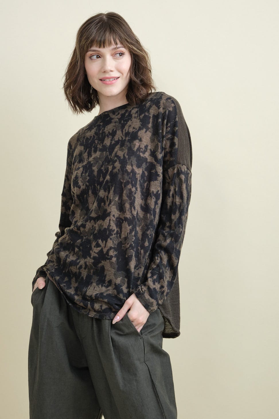 Winter Leaves Print Jersey Pullover in Beige
