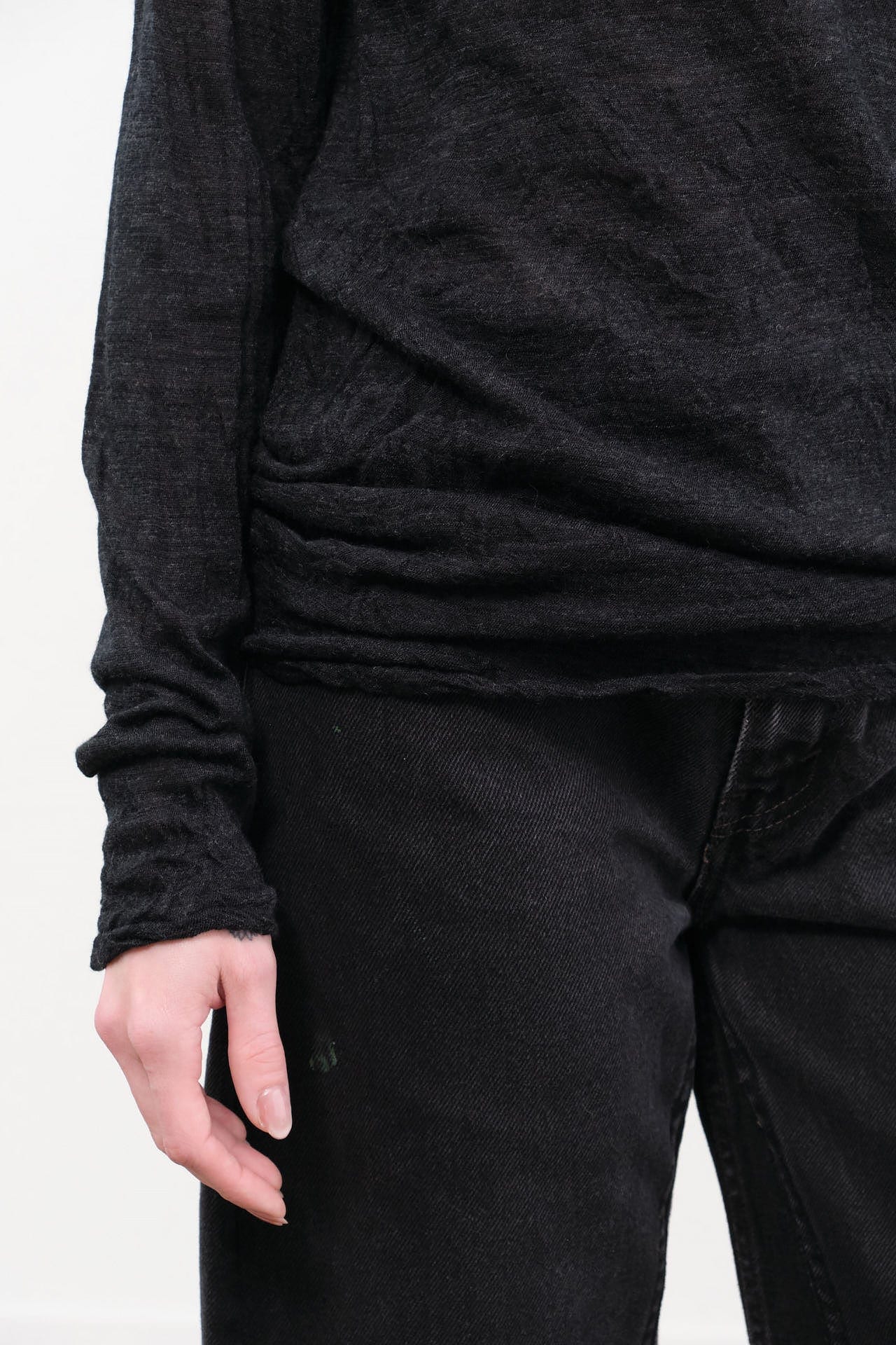 Pas de Calais Apparel Womens Sweaters Wool Gauze Crinkle Turtleneck Jersey Pullover in Charcoal