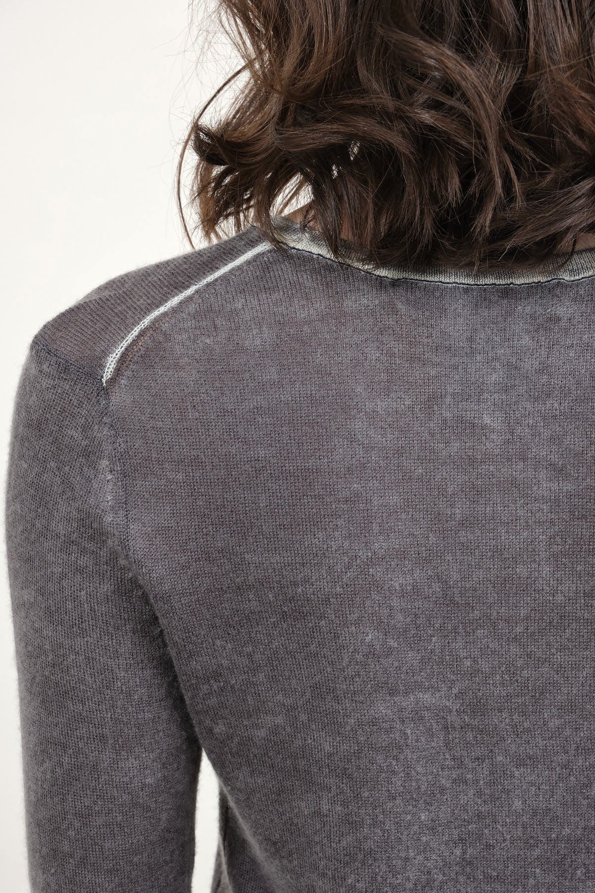 Shoulder detailing on L/S Printed Crew in Grey