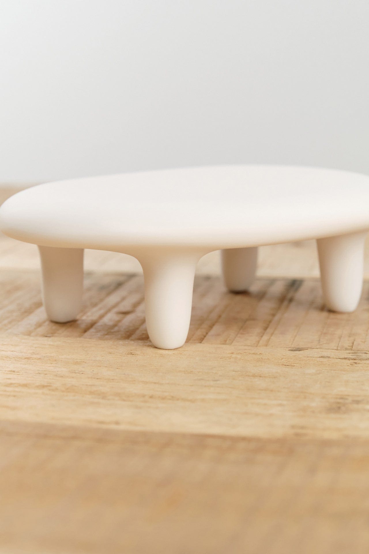 Tina Frey Designs Home Kitchen Serving Puddle Small Elevated Platter White