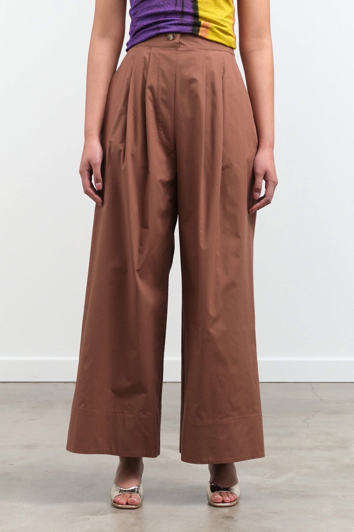 Front view of Coxsone Pant in Sienna
