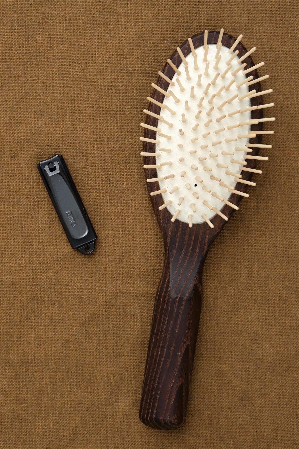 ReDecker Beauty Grooming Thermowood Hair Brush Oval Ashwood / 8.5" L X 2.6" W X 1.6" H