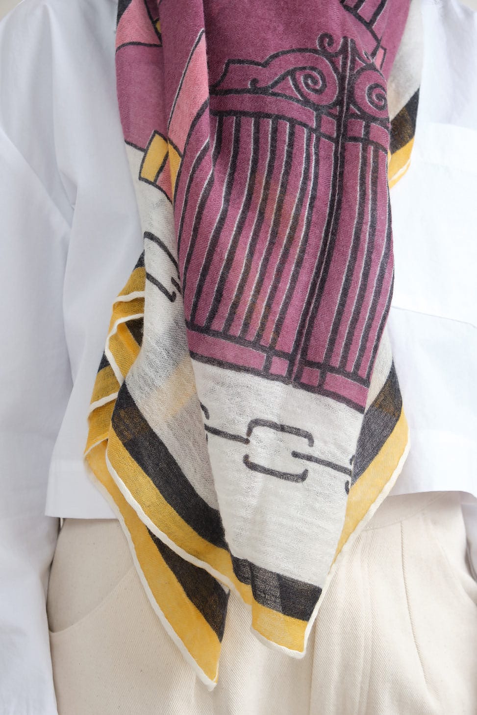 Close up of Obeliks and Gates Scarf