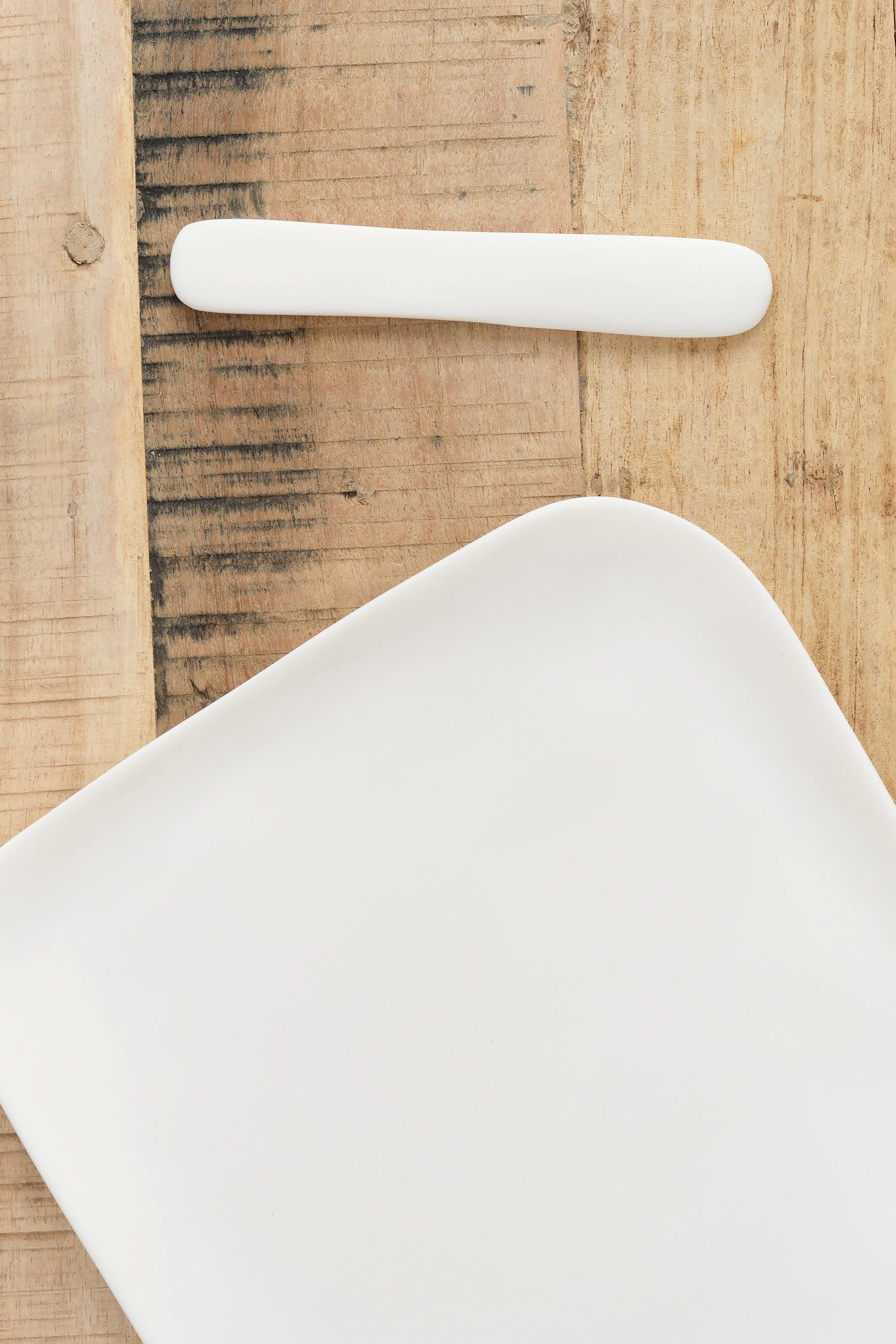 Tina Frey Designs Home Kitchen Serving Sculpt Large Serving Board with Cheese Spreader White / 17.5" L X 9.5" W X 0.75" H