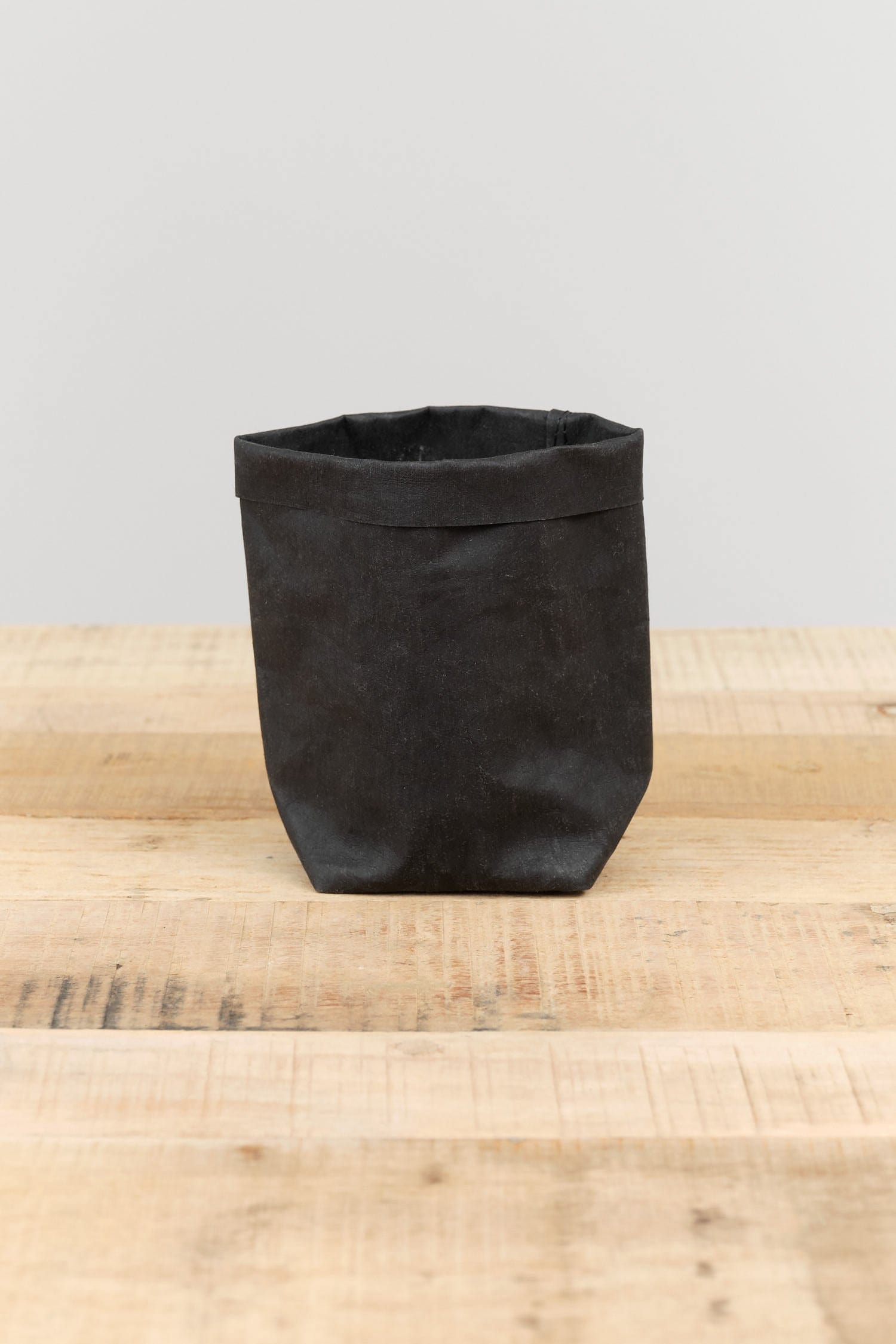 Uashmama Home Bath Organization Piccolo Paper Bag Black / 6" W X 6.25" L X 6.5" H