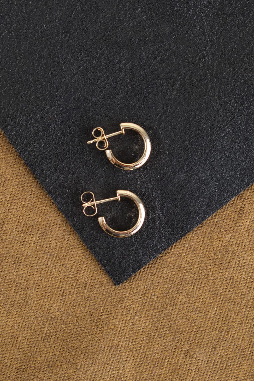WWAKE Jewelry Earrings Narrow Ripple Hoops 10K Yellow Gold