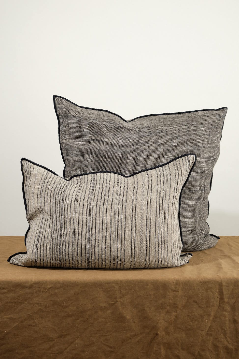 Maison De Vacances Home Pillows 16" X 24" Byzance Canvas Rustique Cushion Naturel/Noir / 16" X 24"