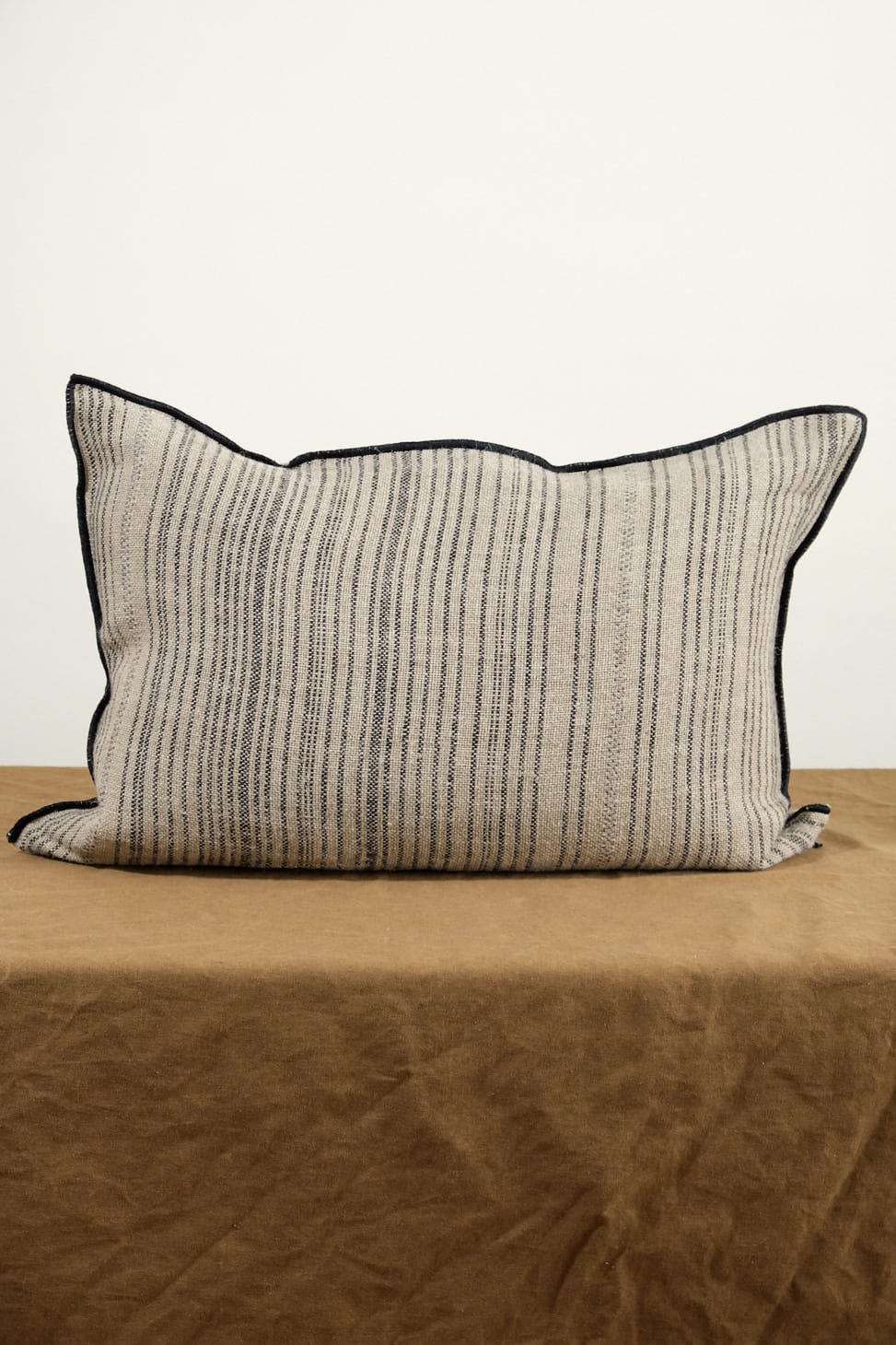 Maison De Vacances Home Pillows 16" X 24" Byzance Canvas Rustique Cushion Naturel/Noir / 16" X 24"