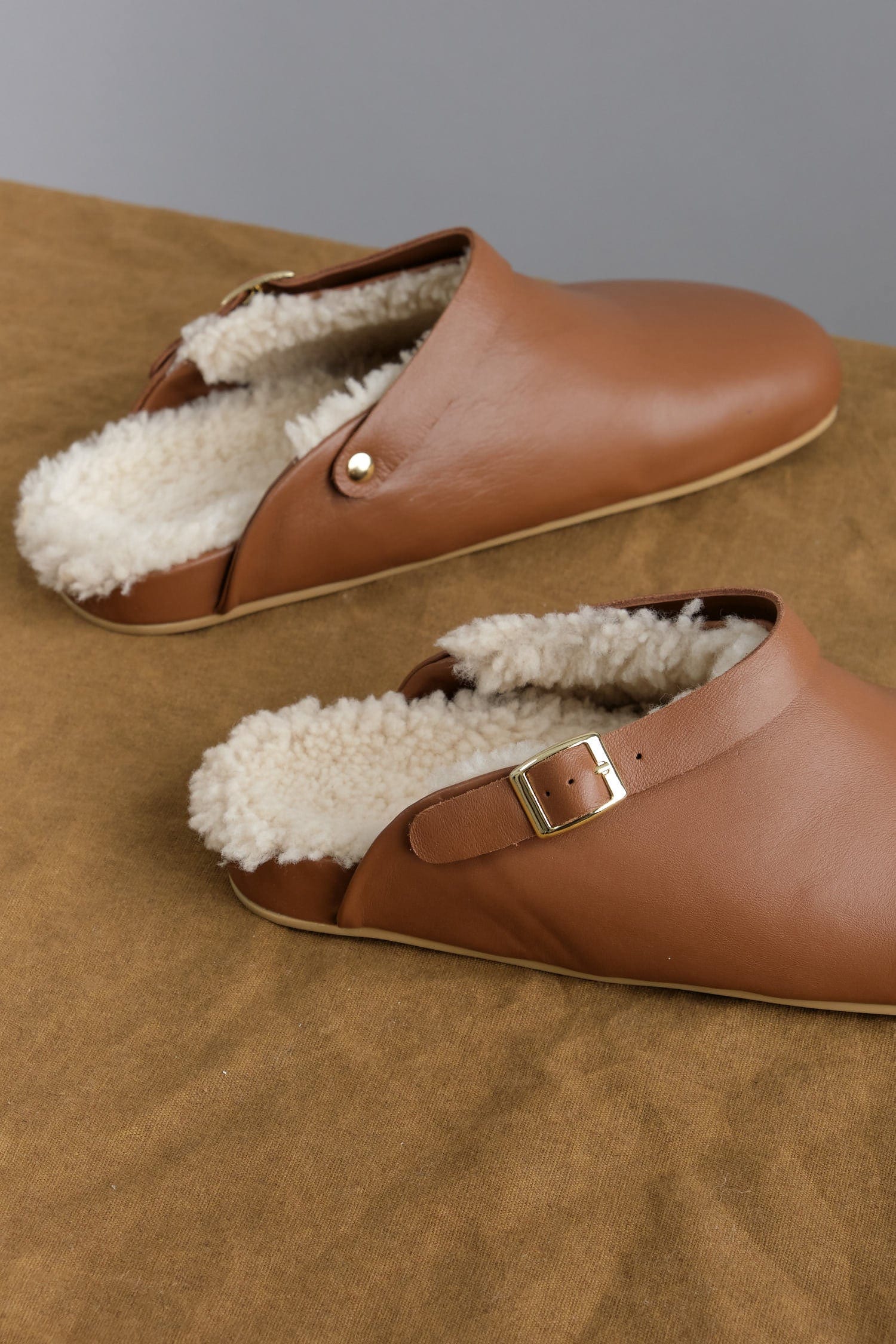 Heel on Clog with Shearling in Umber