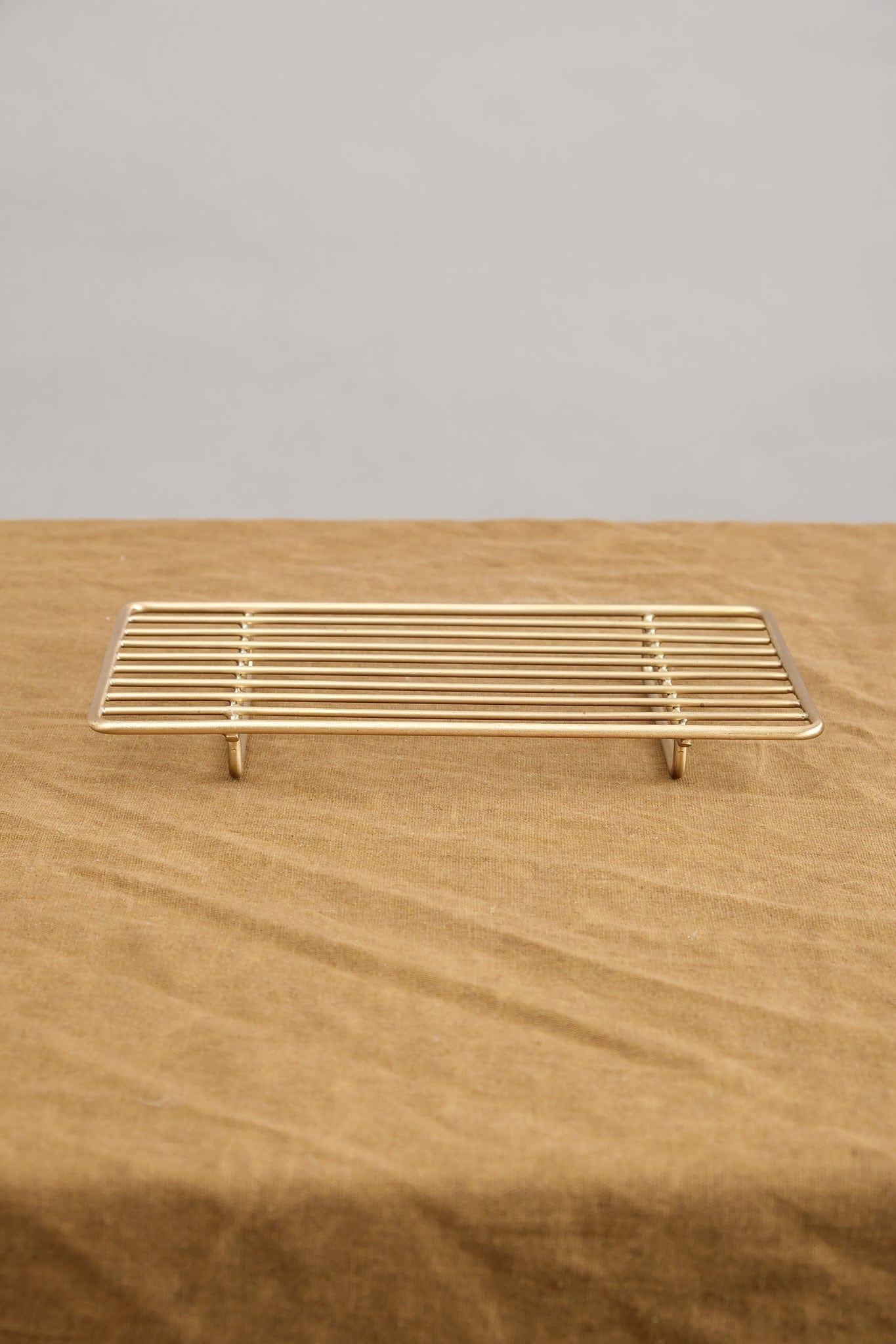 Fog Linen Work Home Bath Accessories Rectangular Brass Wire Rack Brass / 8.25" L X 4.75" W X 1.25" H