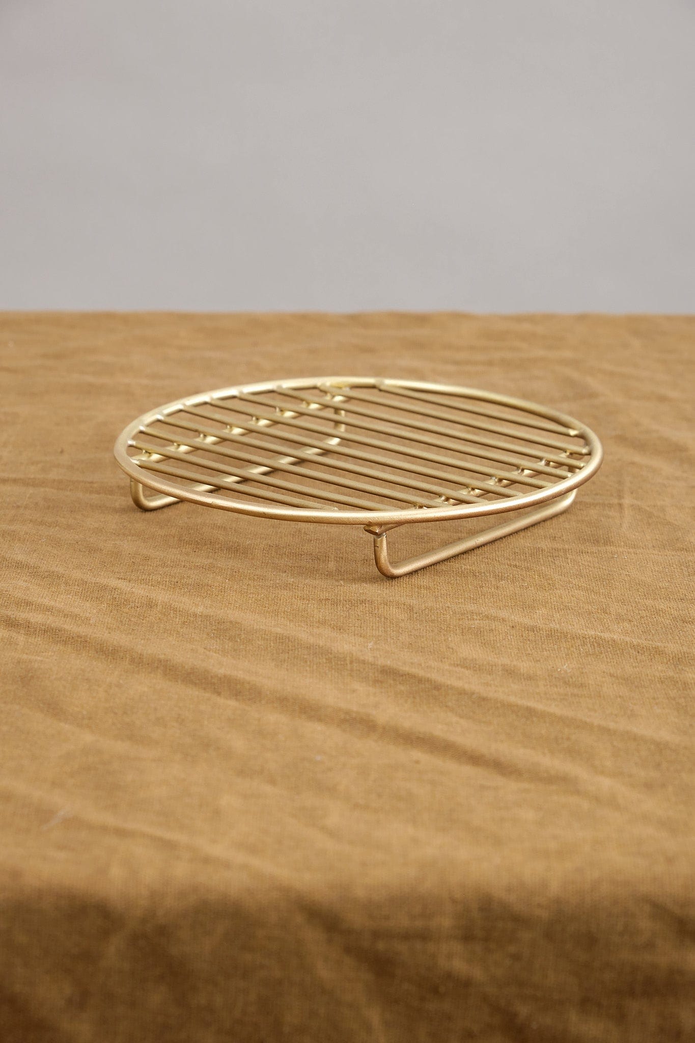 Fog Linen Work Home Bath Accessories Round Brass Wire Rack Brass / 5.75" Dia X 1.25" H