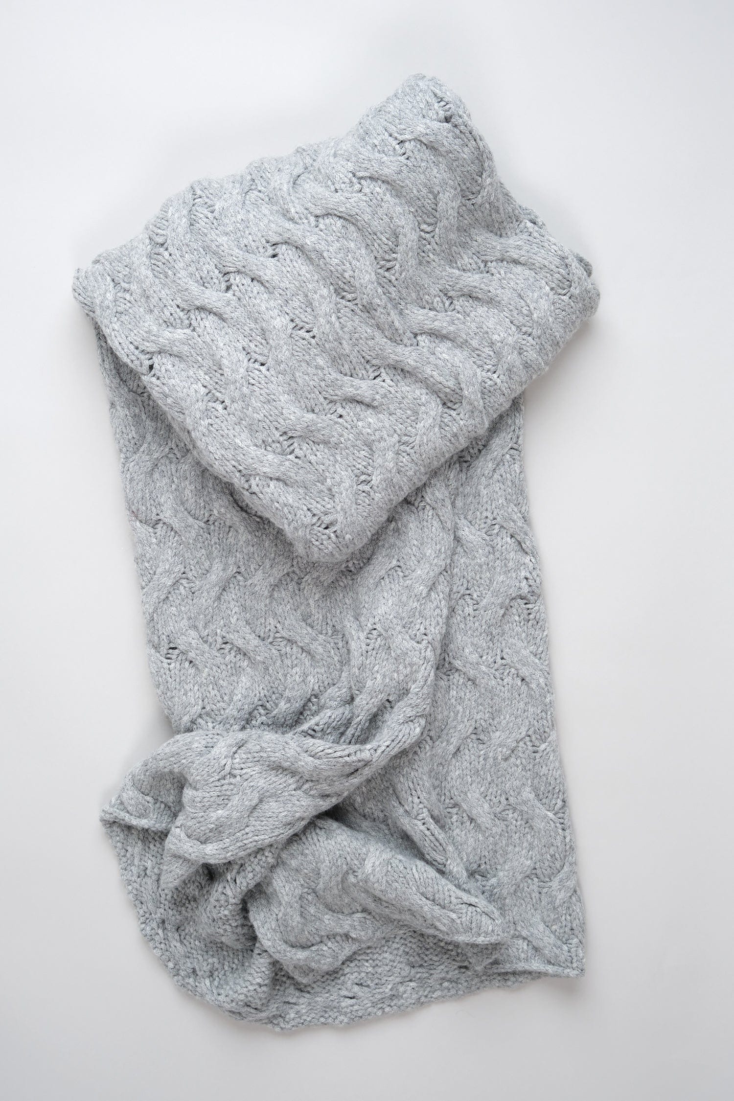 Sefte Home Throws Trenza Throw in Silver Silver / 50" X 70"