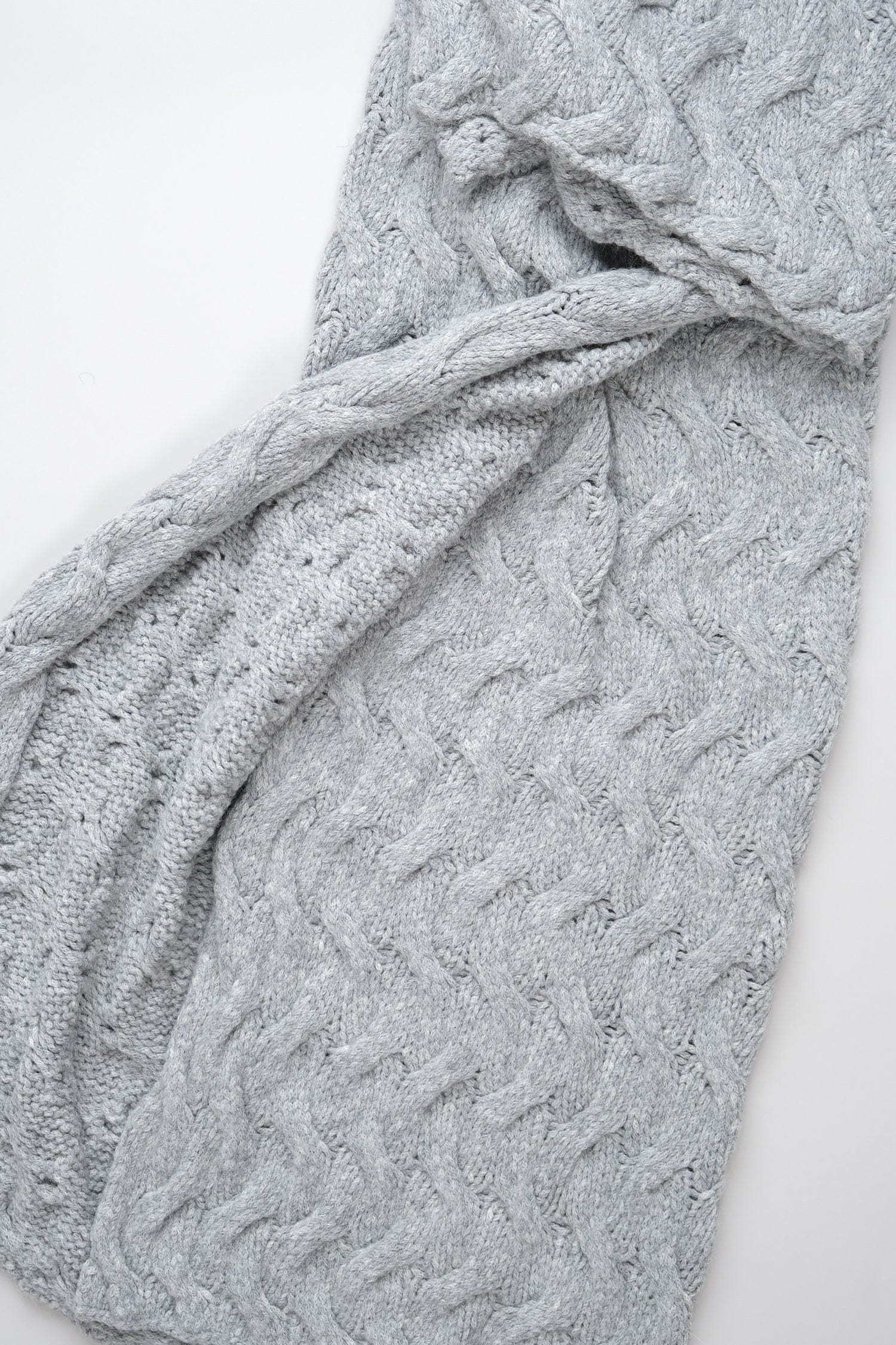 Sefte Home Throws Trenza Throw in Silver Silver / 50" X 70"
