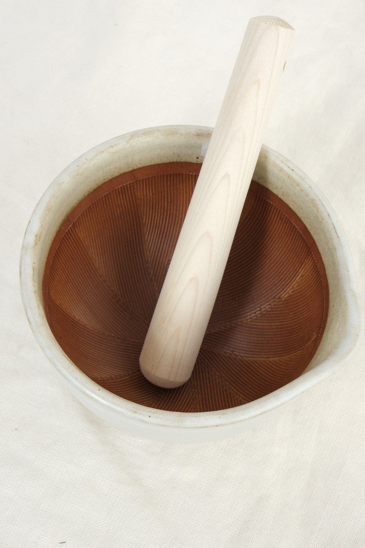 Motoshige Home Kitchen Serving Medium Mortar Bowl with Surikogi Stick White / 3.1" H X 5.7" D
