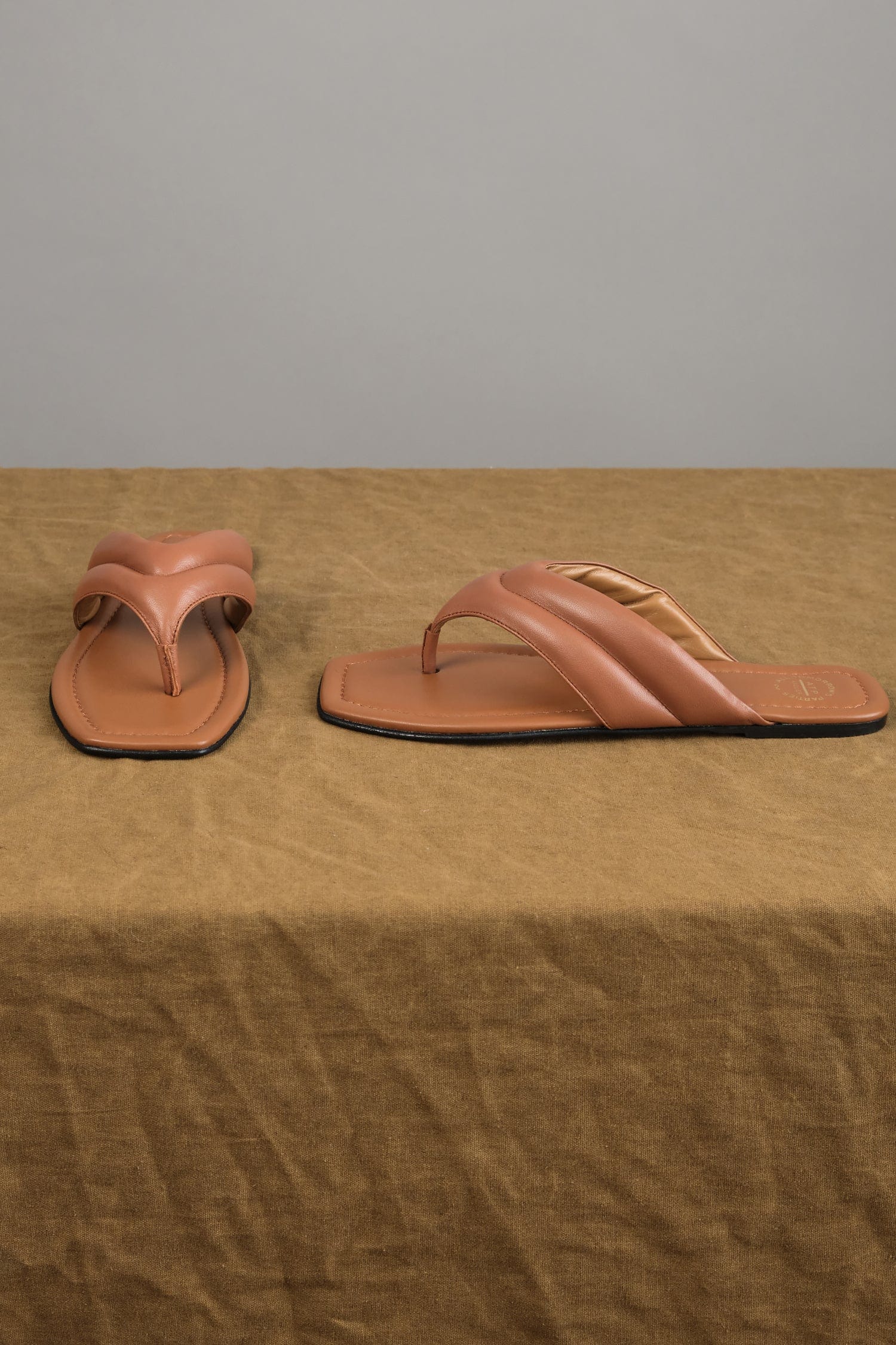 Vione Flat Sandal