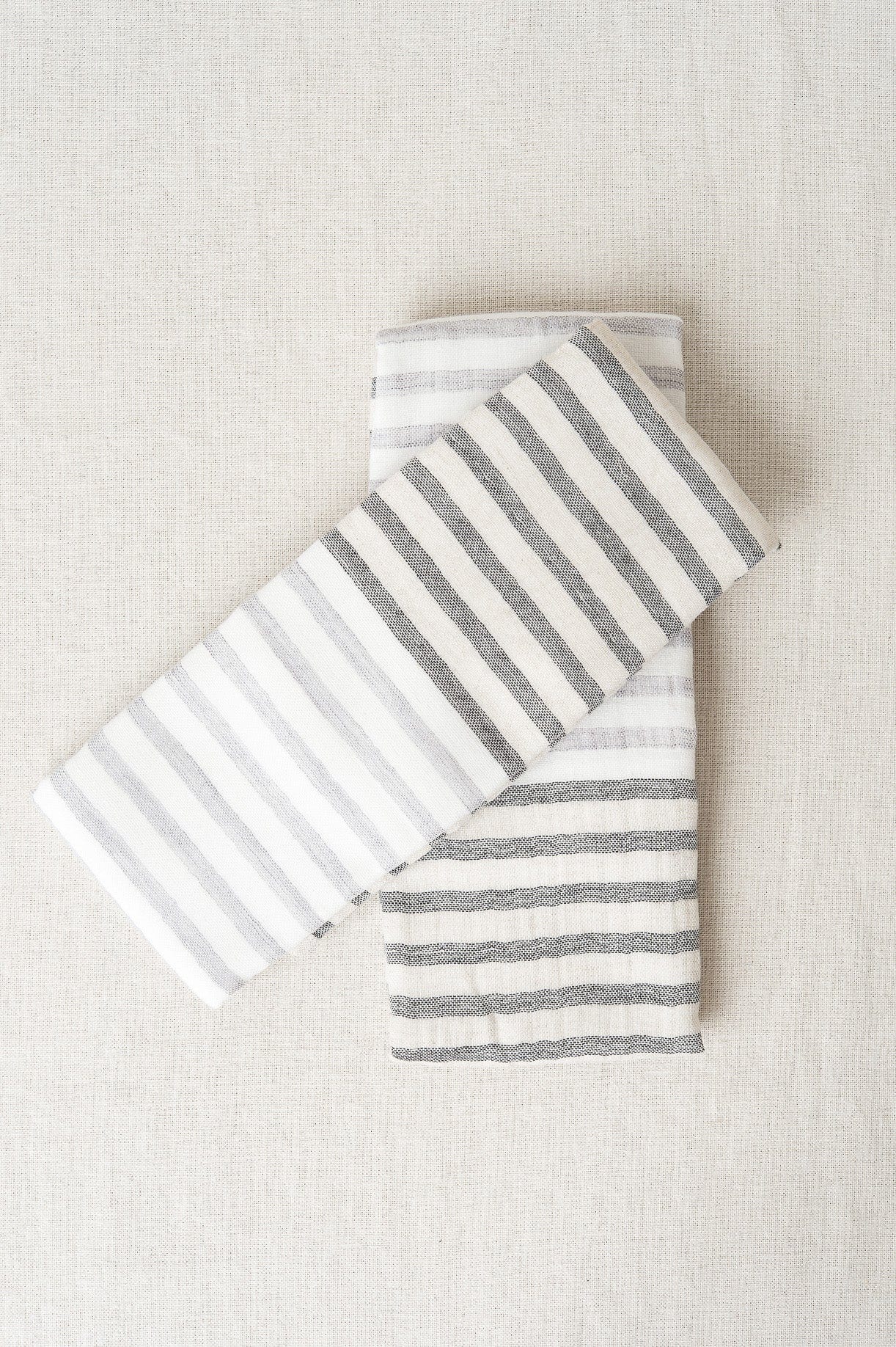 Yoshii Home Bath Textiles Linen Border Hand Towel in Black Black / 31.5" L x 13" W