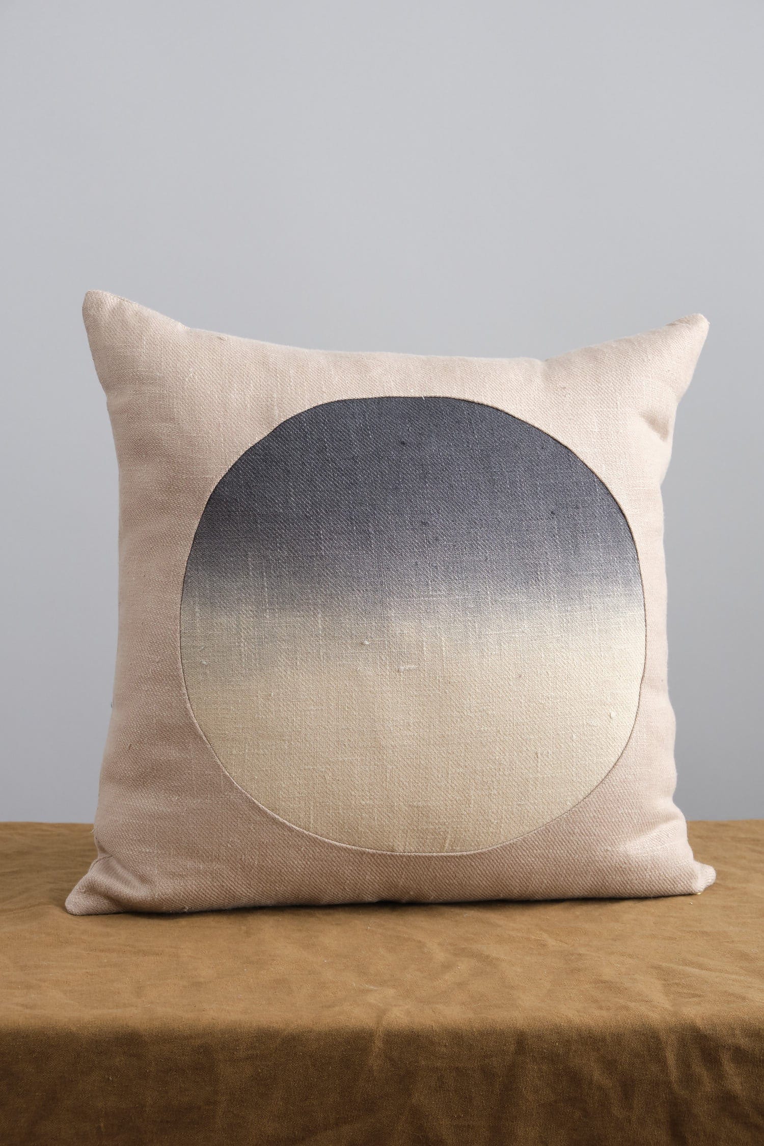Correll Correll Home Pillows Gradient Circle Pillow with Ivory Ombre Circle Natural / 18" X 18"