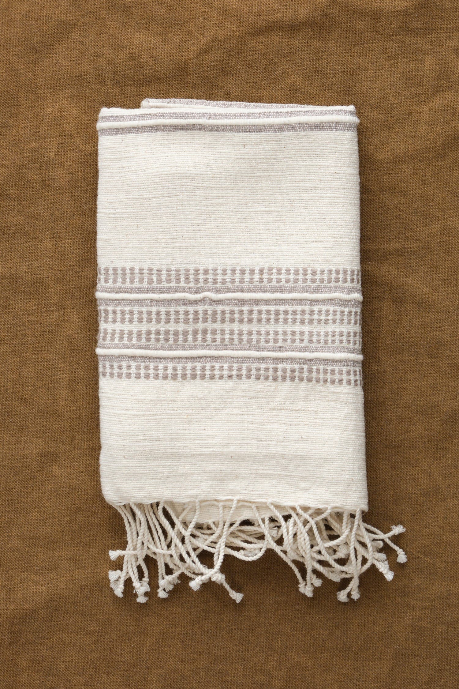 Creative Women Home Kitchen Towels Aden Stripes Hand Towel Natural W/ Stone / 21" X 27"