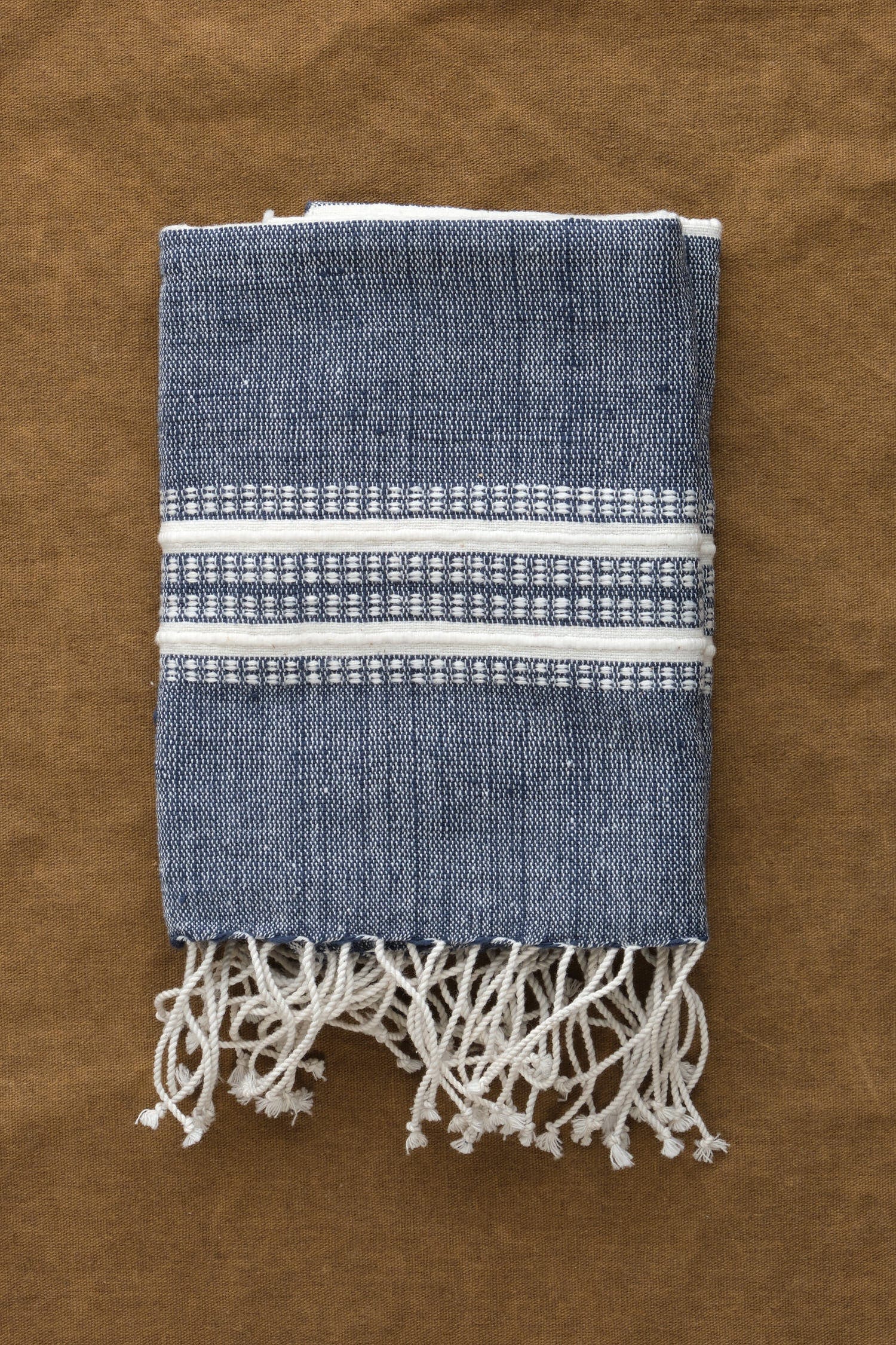 Creative Women Home Kitchen Towels Aden Stripes Hand Towel Navy W/ Natural / 21" X 27"