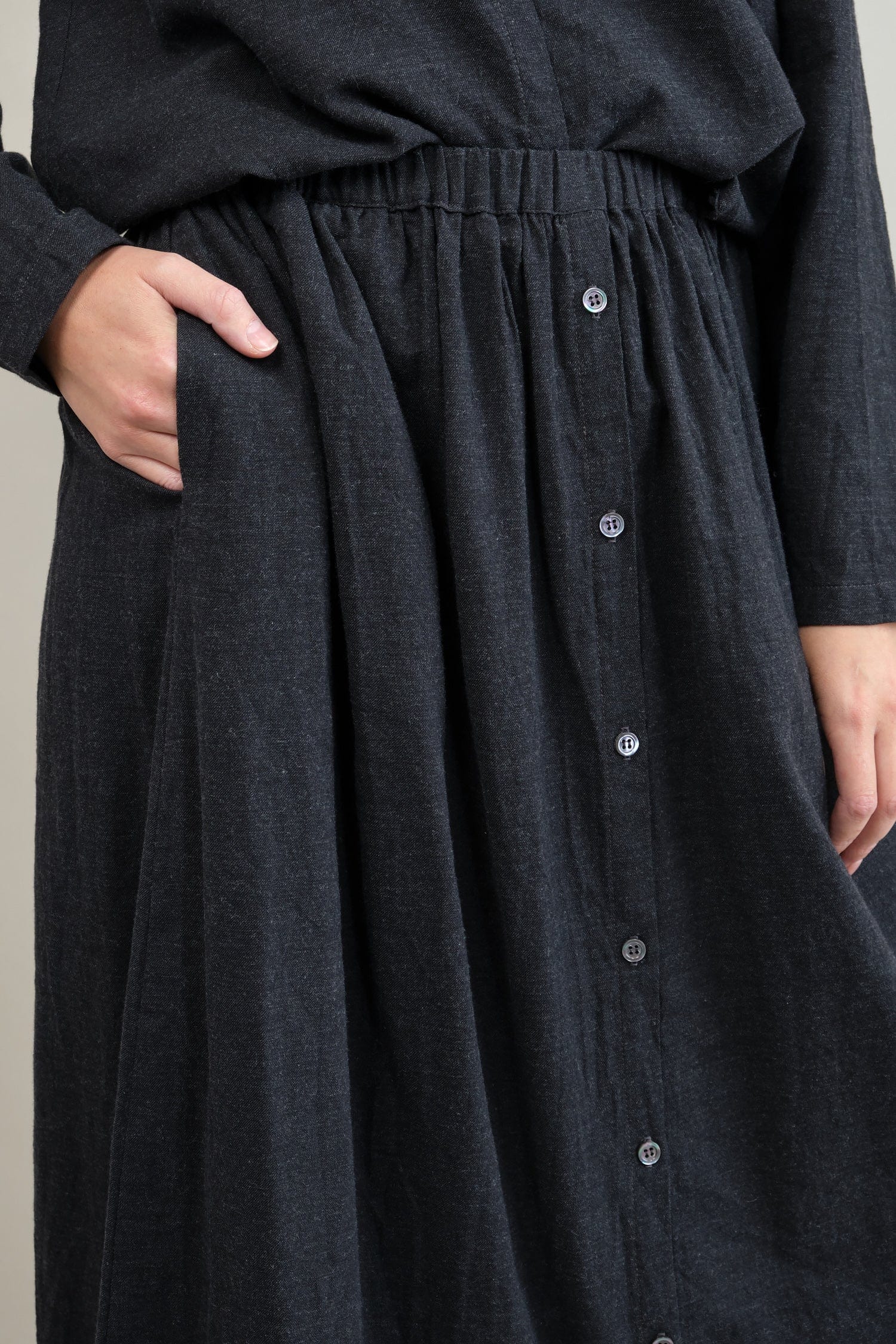Pocket on Henne Skirt in Carbon